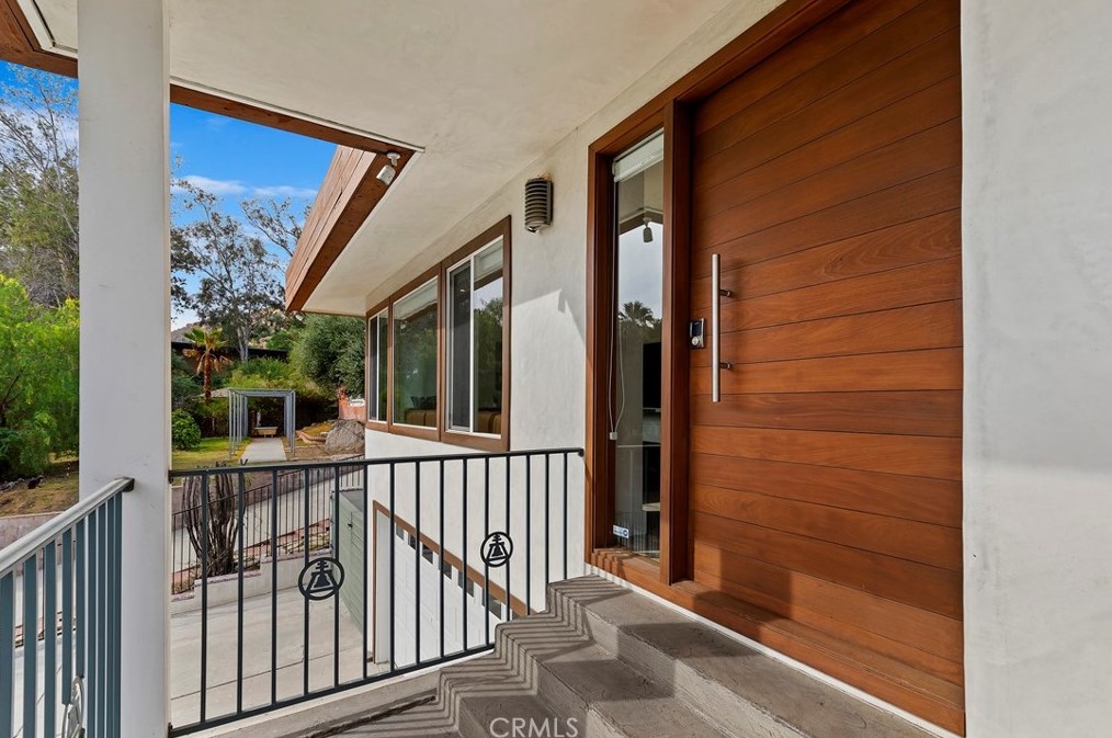 4207 Miramonte Pl, Riverside CA  92501-3054 exterior