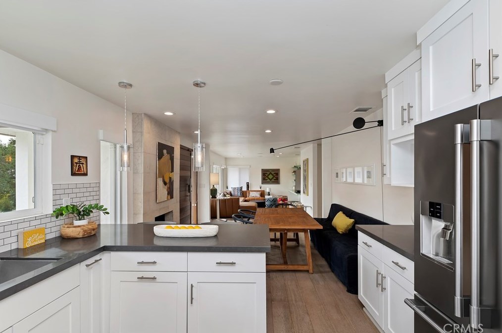 4207 Miramonte Pl, Riverside CA  92501-3054 exterior