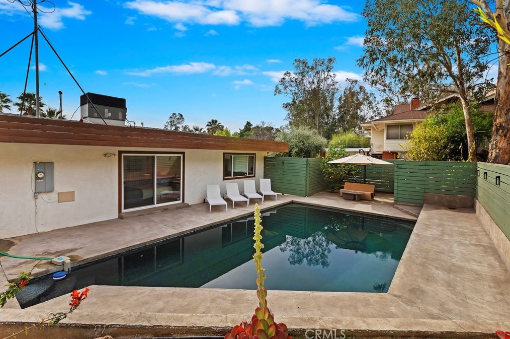 4207 Miramonte Pl, Riverside CA  92501-3054 exterior