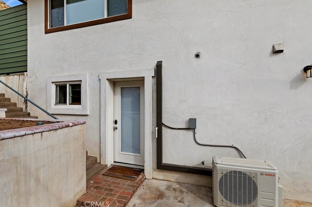 4207 Miramonte Pl, Riverside CA  92501-3054 exterior