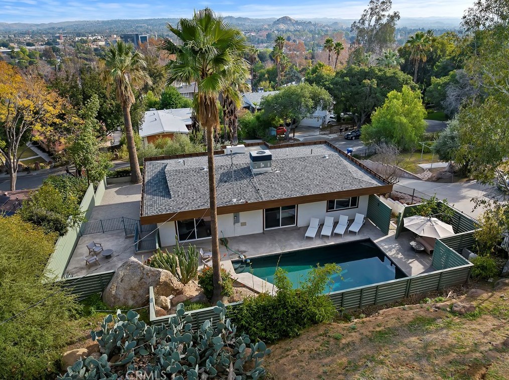 4207 Miramonte Pl, Riverside CA  92501-3054 exterior