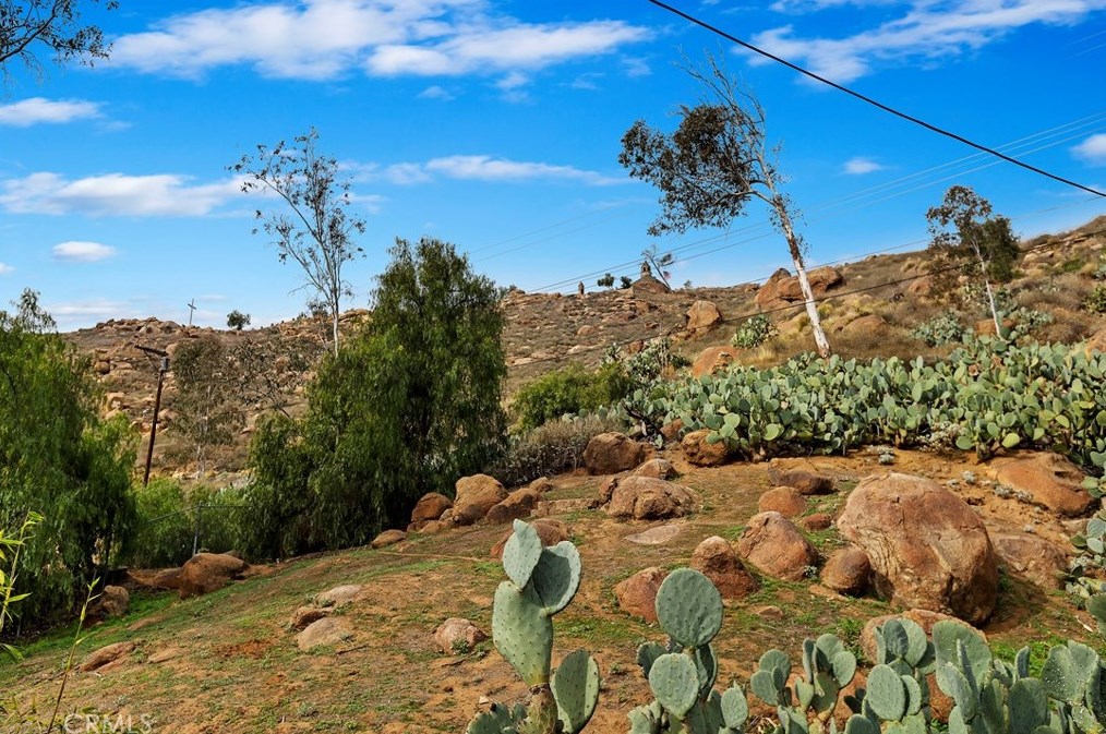 4207 Miramonte Pl, Riverside CA  92501-3054 exterior