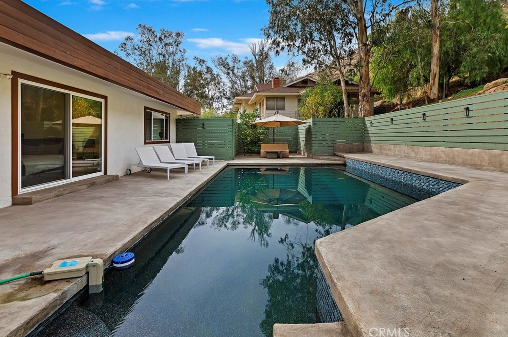 4207 Miramonte Pl, Riverside CA  92501-3054 exterior