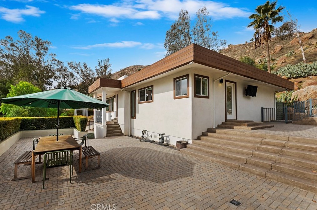 4207 Miramonte Pl, Riverside CA  92501-3054 exterior