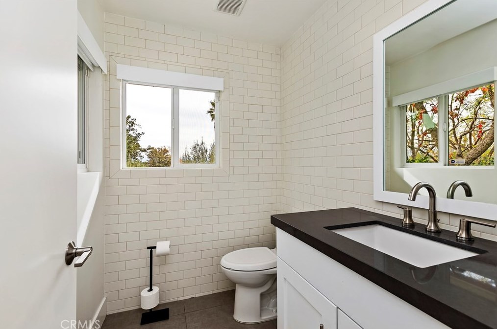 4207 Miramonte Pl, Riverside CA  92501-3054 exterior