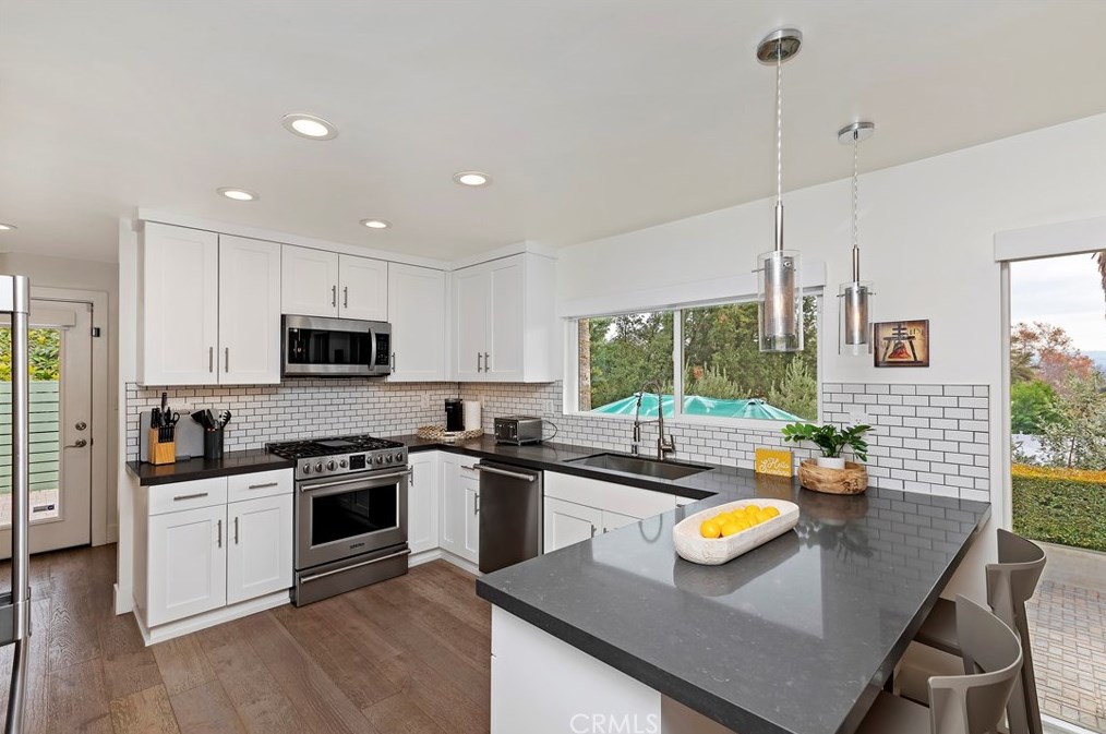 4207 Miramonte Pl, Riverside CA  92501-3054 exterior