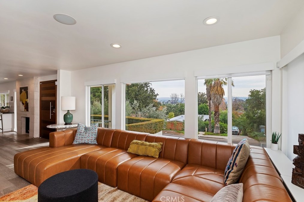 4207 Miramonte Pl, Riverside CA  92501-3054 exterior