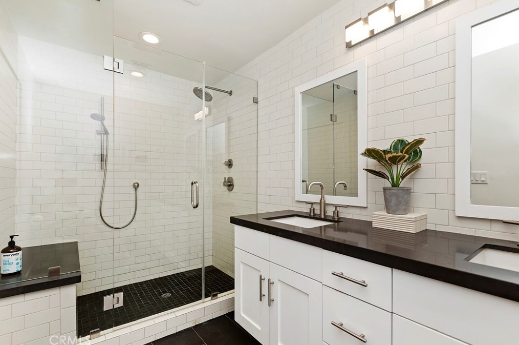 4207 Miramonte Pl, Riverside CA  92501-3054 exterior