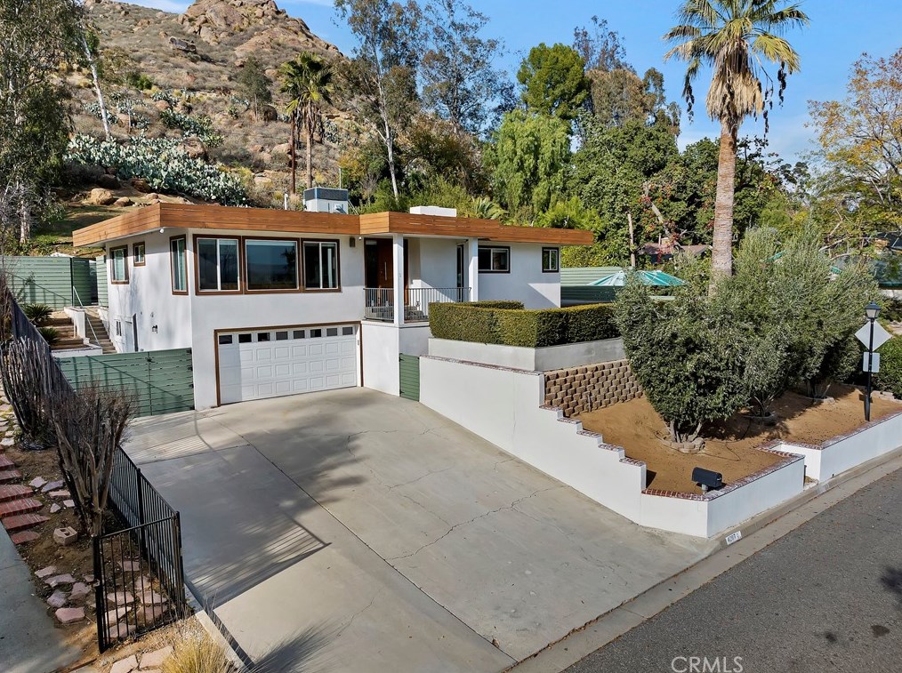 4207 Miramonte Pl, Riverside CA  92501-3054 exterior