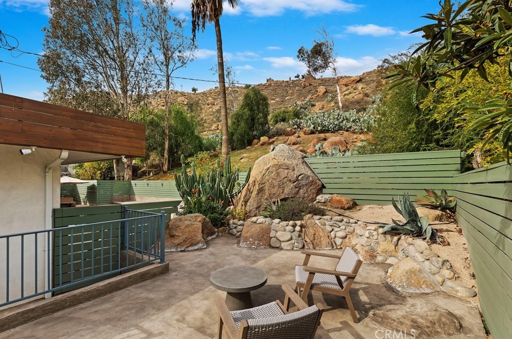 4207 Miramonte Pl, Riverside CA  92501-3054 exterior