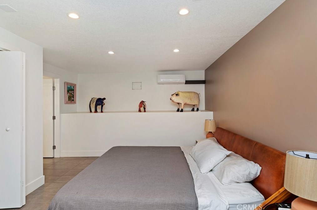 4207 Miramonte Pl, Riverside CA  92501-3054 exterior