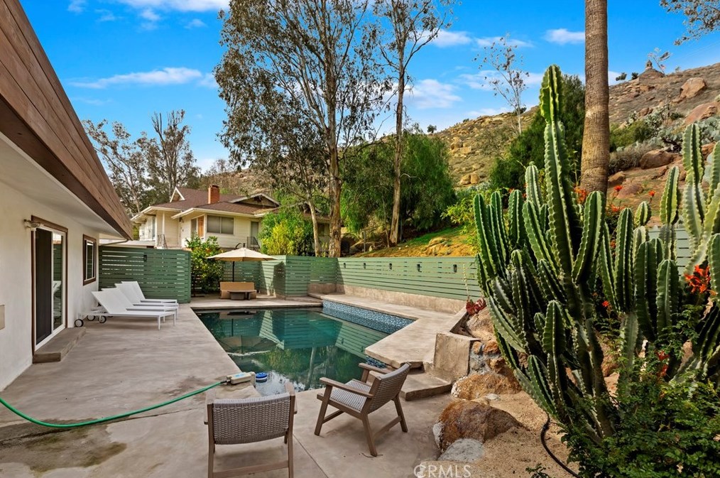 4207 Miramonte Pl, Riverside CA  92501-3054 exterior