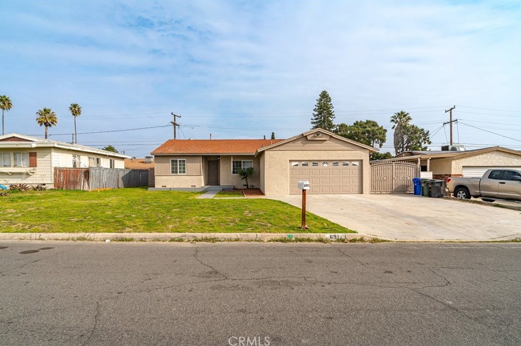 691 S Date Ave, Rialto, CA 92376
