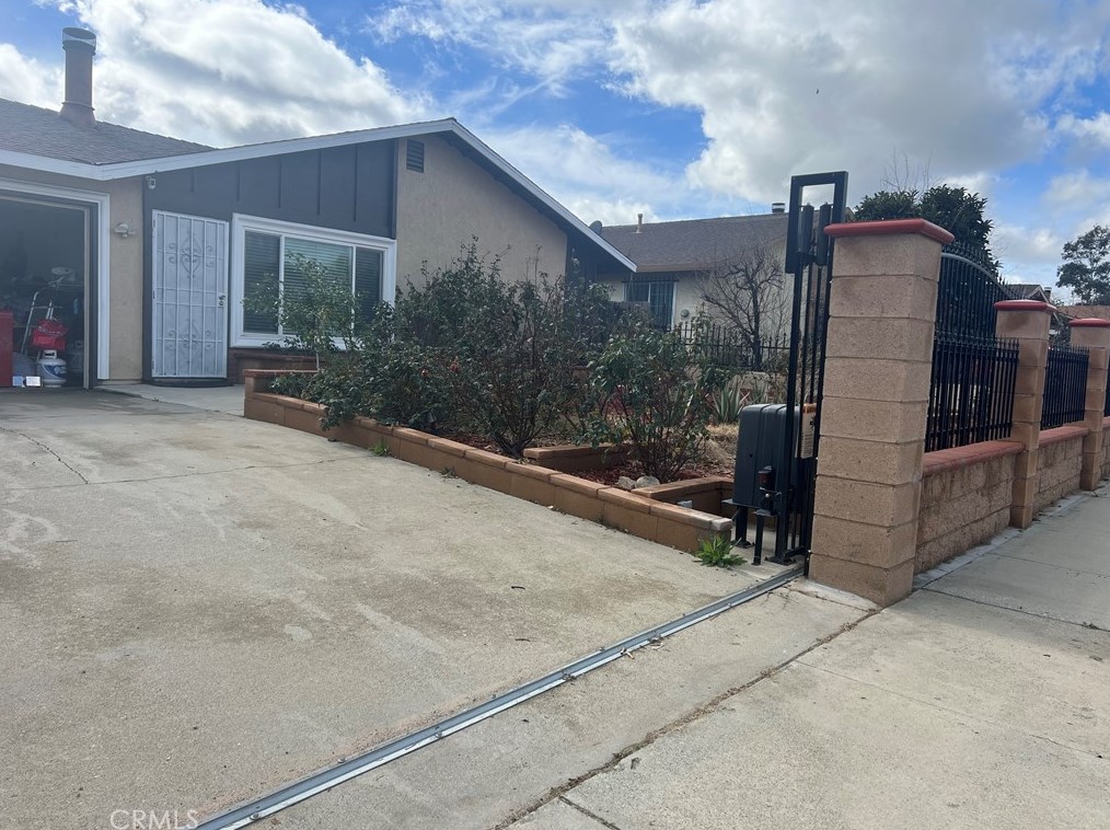594 Fashion Way, Banning, CA 92220