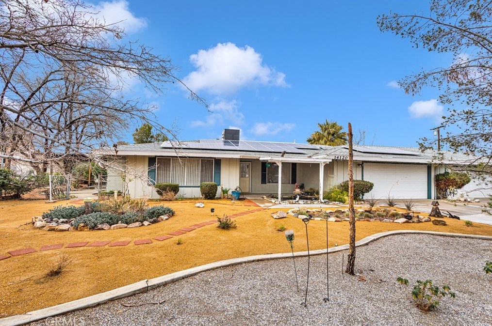 14120 Seminole Rd, Apple Valley, CA 92307-7411