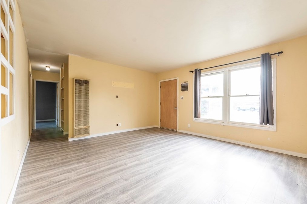 8695 Greenpoint Ave, Riverside, CA 92503-1350