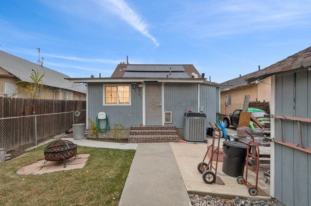 625 8th St, San Bernardino CA  92410-2916 exterior