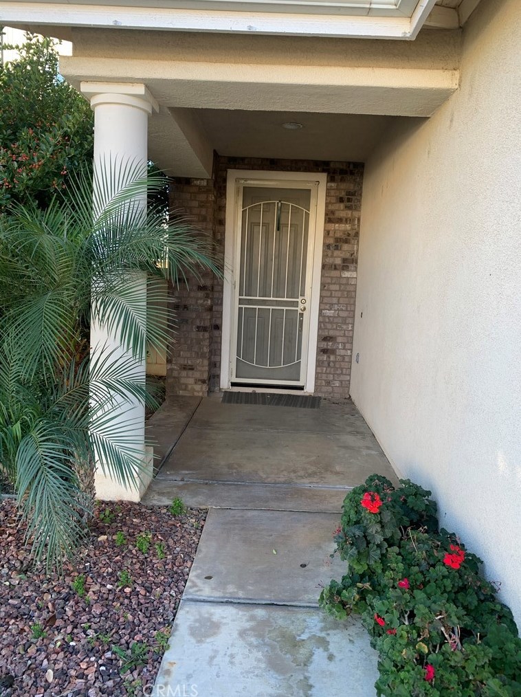 1323 Burdock St, Beaumont CA  92223-8301 exterior