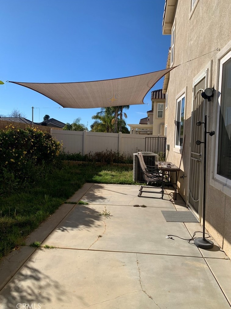 1323 Burdock St, Beaumont CA  92223-8301 exterior