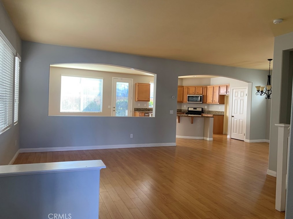 1323 Burdock St, Beaumont CA  92223-8301 exterior