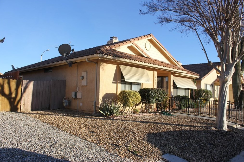 750 Alondra Dr, Hemet, CA 92545-1500