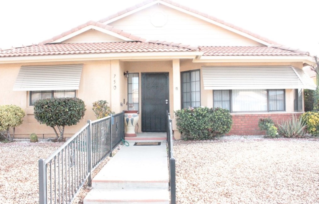 750 Alondra Dr, Hemet CA  92545-1500 exterior