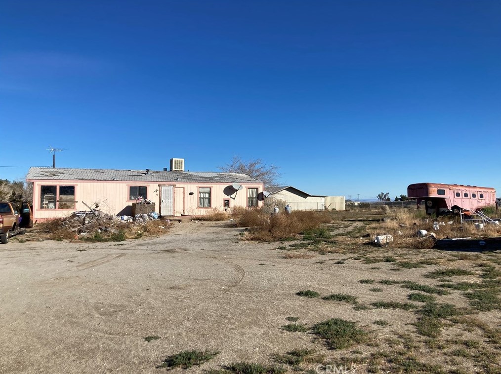 14245 Mescalero Rd, Phelan, CA 92371