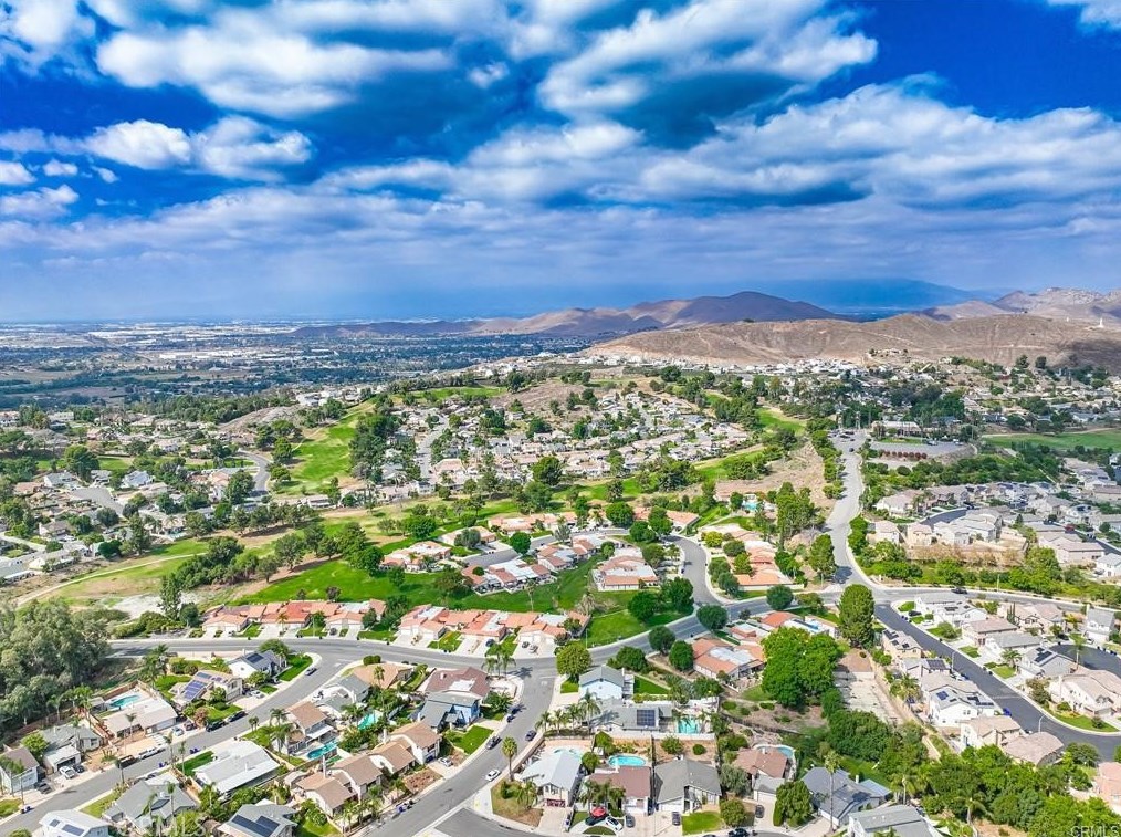 5710 Falling Leaf Ln, Riverside CA  92509-7310 exterior