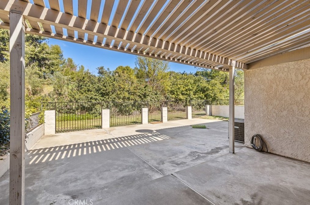 5710 Falling Leaf Ln, Riverside CA  92509-7310 exterior