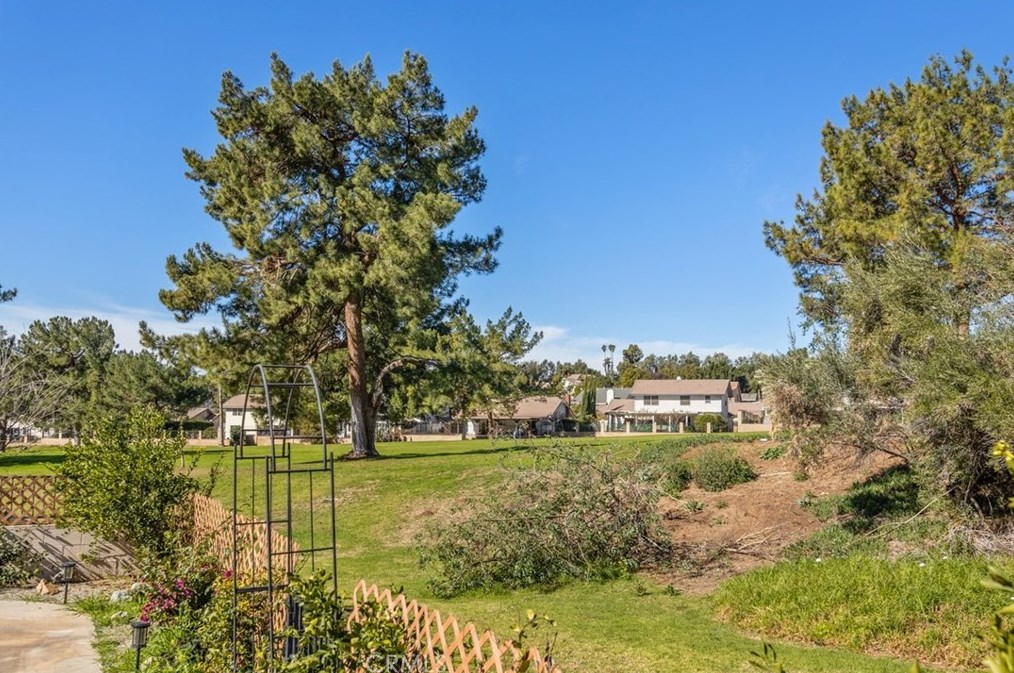 5710 Falling Leaf Ln, Riverside CA  92509-7310 exterior