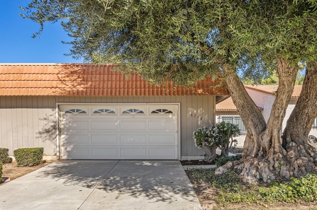 5710 Falling Leaf Ln, Riverside, CA 92509-7310