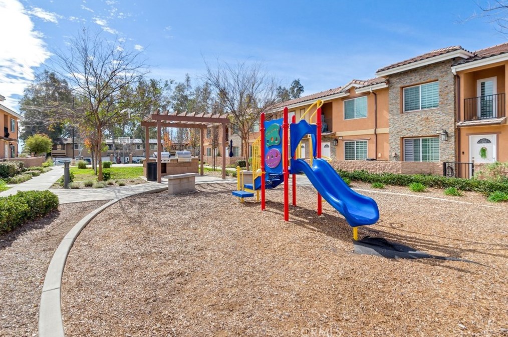 16408 Valencia Ave, Fontana CA  92335-7783 exterior