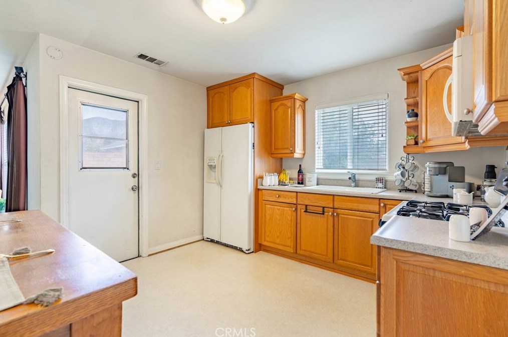 3942 Gordon Way, Riverside CA  92509-2708 exterior