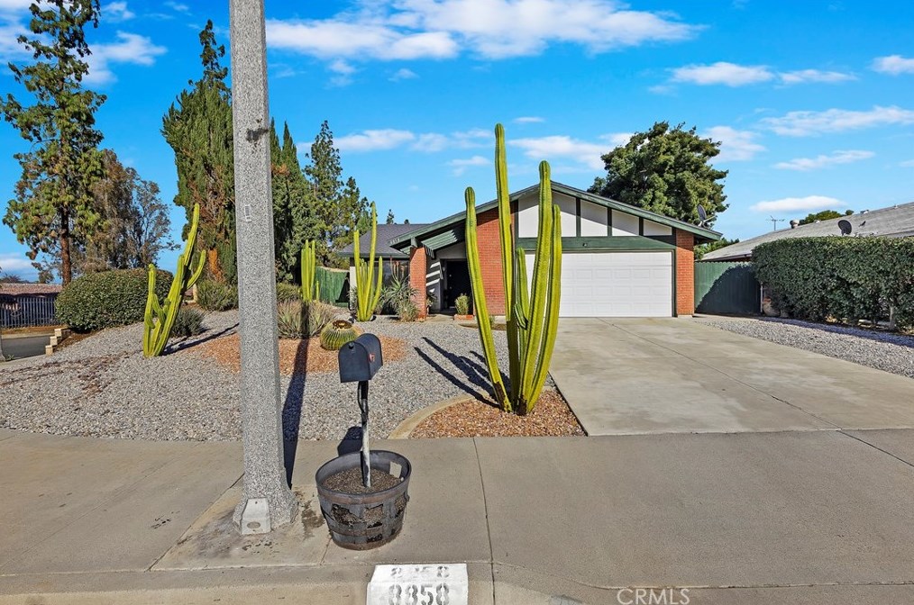 8858 Toronto Rd, Riverside, CA 92504-4242