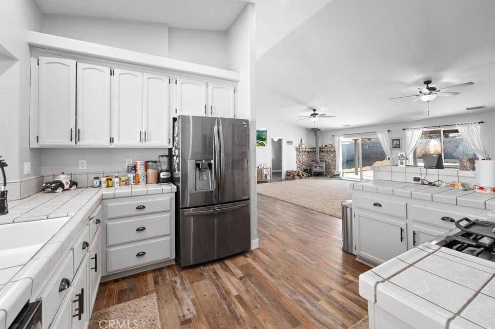 7085 Cygnet Rd, Phelan CA  92371-6926 exterior