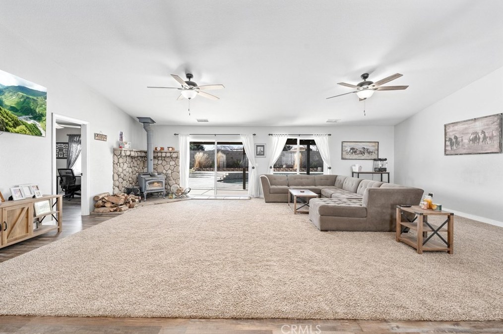 7085 Cygnet Rd, Phelan CA  92371-6926 exterior