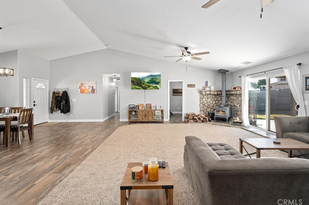 7085 Cygnet Rd, Phelan CA  92371-6926 exterior