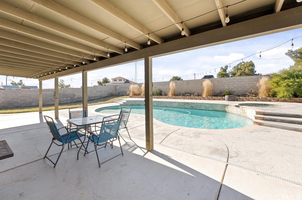 7085 Cygnet Rd, Phelan CA  92371-6926 exterior