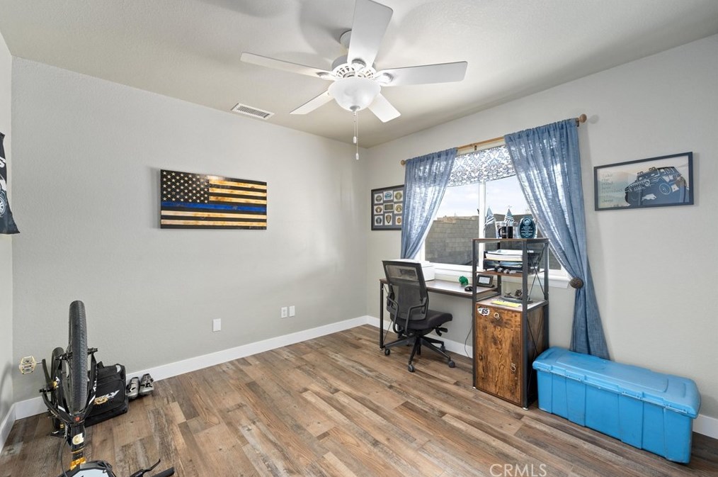 7085 Cygnet Rd, Phelan CA  92371-6926 exterior