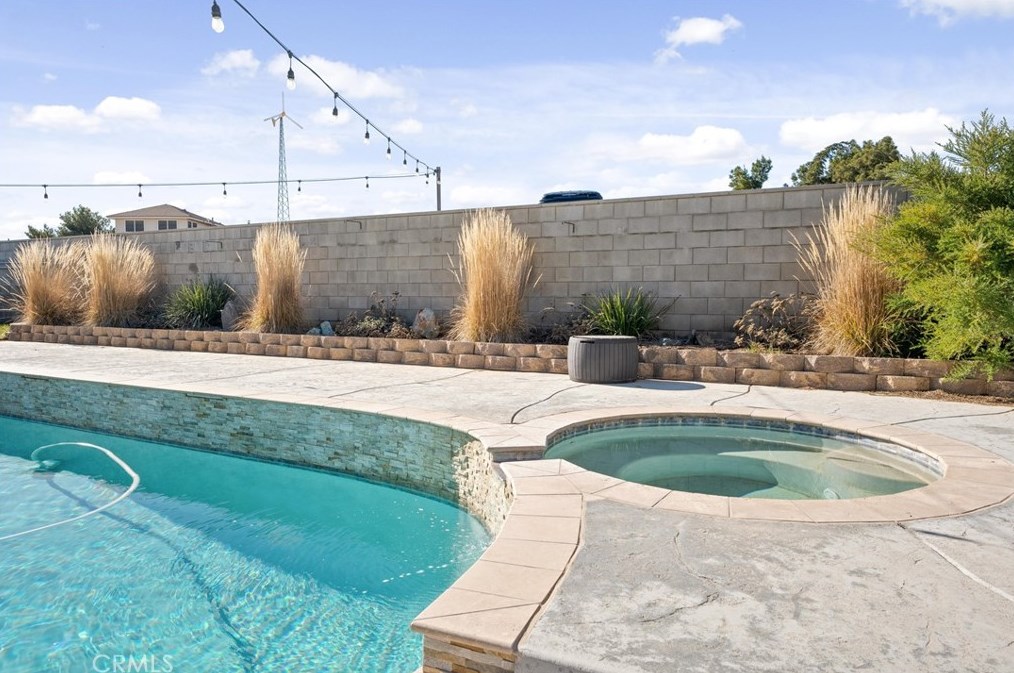 7085 Cygnet Rd, Phelan CA  92371-6926 exterior