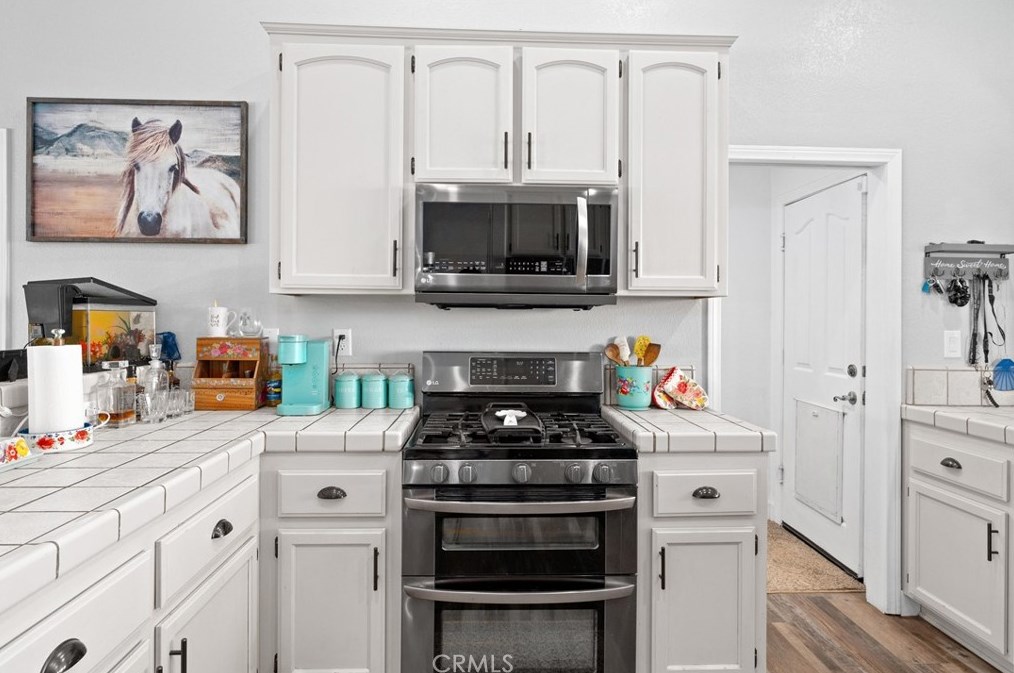 7085 Cygnet Rd, Phelan CA  92371-6926 exterior