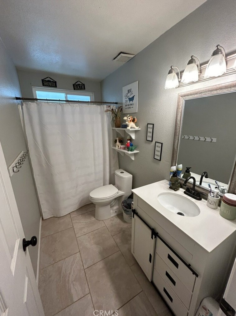 8745 Devon Ave, Hesperia CA 92345-6670 exterior