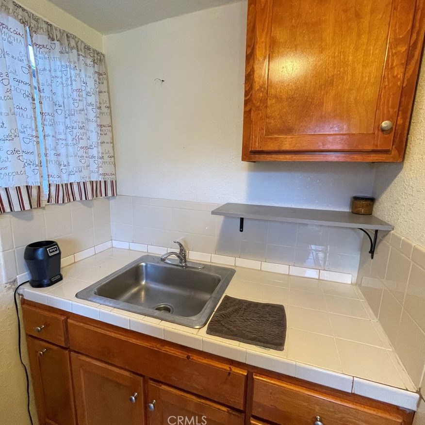 1523 83rd St, Los Angeles CA  90001-3905 exterior
