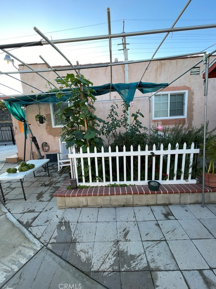 1523 83rd St, Los Angeles CA  90001-3905 exterior
