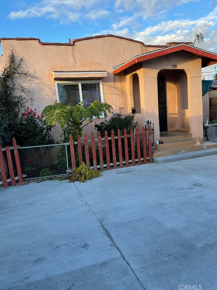 1523 83rd St, Los Angeles CA  90001-3905 exterior