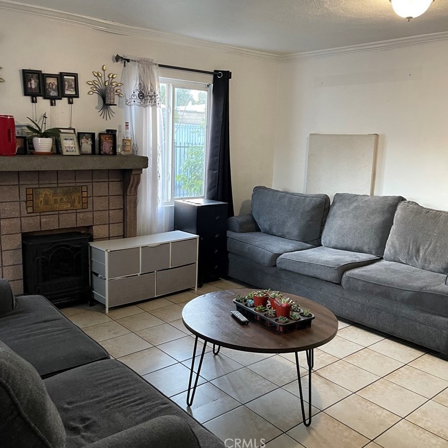 1523 83rd St, Los Angeles CA  90001-3905 exterior