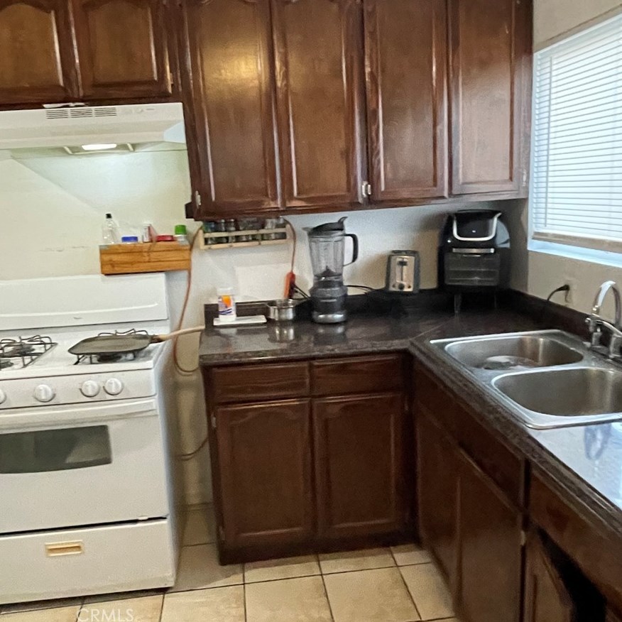1523 83rd St, Los Angeles CA  90001-3905 exterior