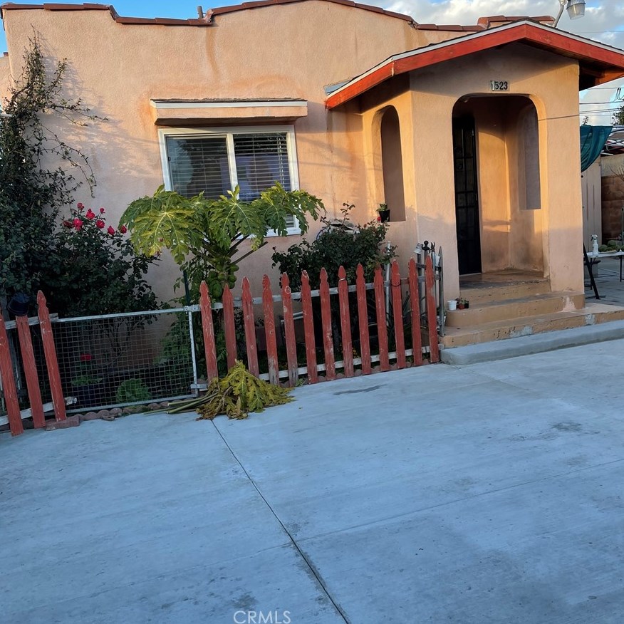 1523 83rd St, Los Angeles CA  90001-3905 exterior