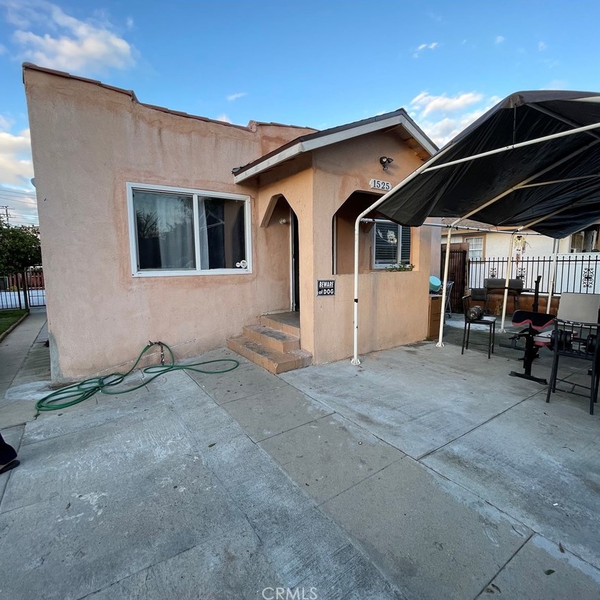 1523 83rd St, Los Angeles CA  90001-3905 exterior