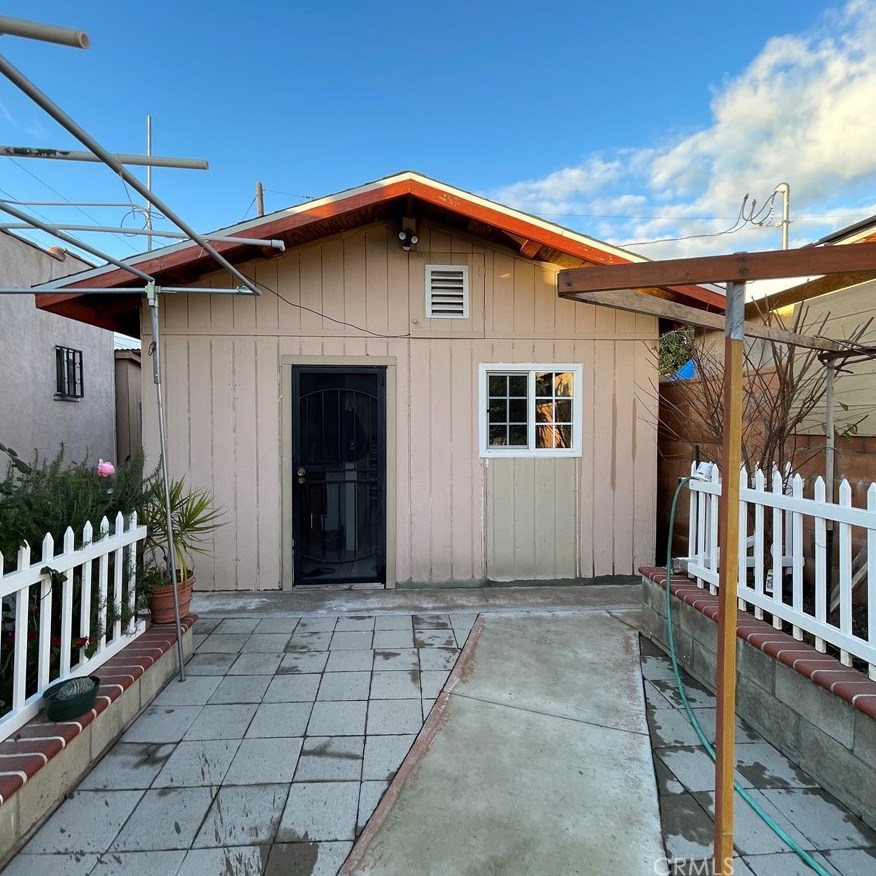 1523 83rd St, Los Angeles CA  90001-3905 exterior